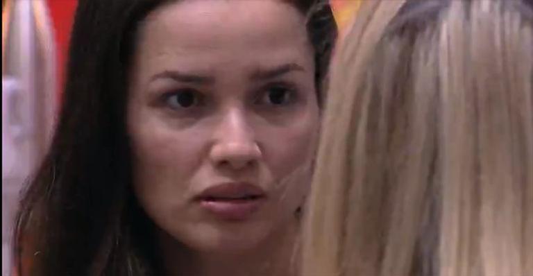 BBB21: Sister alerta Juliette e revela motivo porque Arcrebiano deu imunidade para ela: “Não foi por carinho”