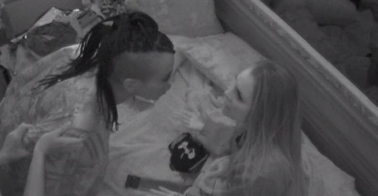 BBB21: Karol Conká quebra o pau com Carla Diaz e arruma as malas: “Vão ficar do lado dessa v*gabunda”