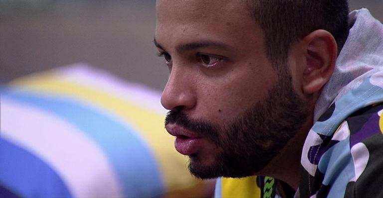 BBB21: Projota pede pra sair e conversa com Boninho no confessionário vaza: “Não preciso passar por isso”