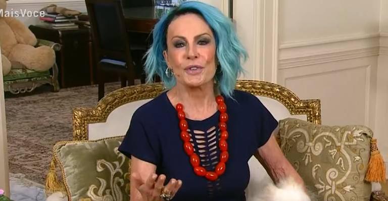 Ana Maria Braga apresenta o ‘Mais Você’ com colar de tomate para alfinetar governo Bolsonaro: “Tá caro”