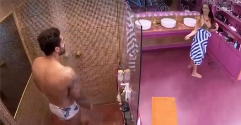 BBB21: Juliette recusa banho a dois com Arcrebiano e revela medo de Karol Conká: “Vade retro”