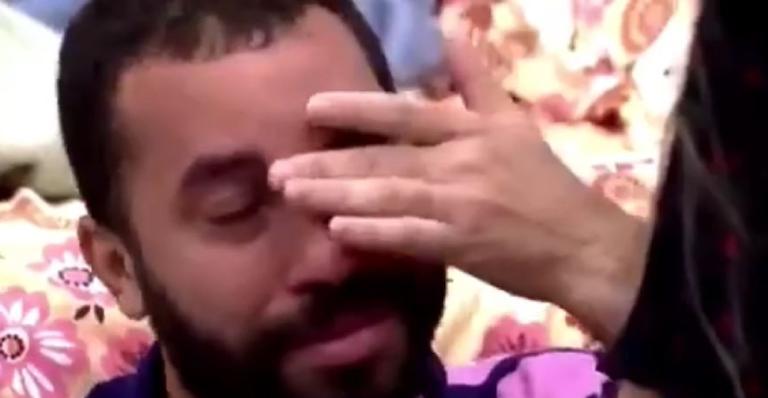 BBB21: Gilberto cai no choro ao comentar aceitação da família após assumir homossexualidade