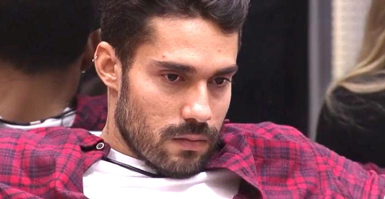 Com 64% dos votos, Arcrebiano é o segundo eliminado do Big Brother Brasil 21