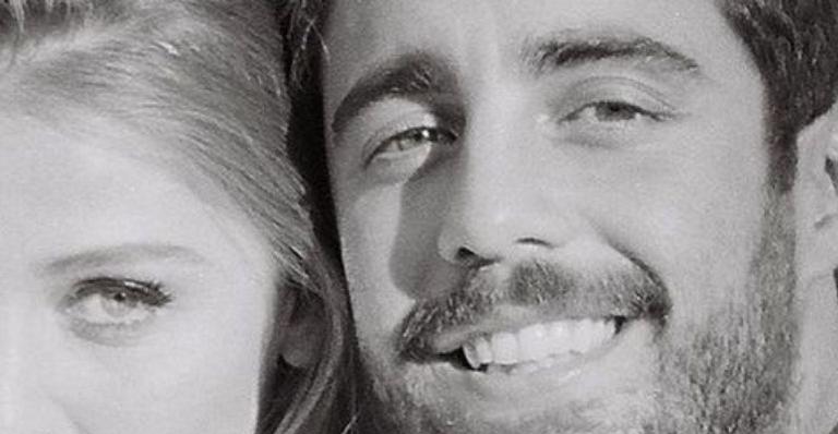 Pedro Scooby e Cintia Dicker protagonizam beijo de tirar o fôlego nas redes sociais: “Amor”
