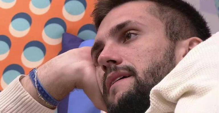 BBB21: Arthur diz que se houver brigas na festa do líder partirá para agressão: ”Sou expulso”
