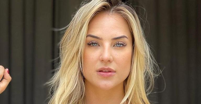 Gabi Martins ostenta corpo absurdo ao posar belíssima de biquíni estampado: “Surra de beleza”