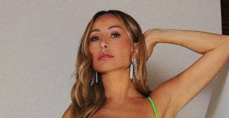 Sabrina Sato para a internet ao surgir sem calcinha em vestido justíssimo de fenda: “Como pode ser tão linda?”