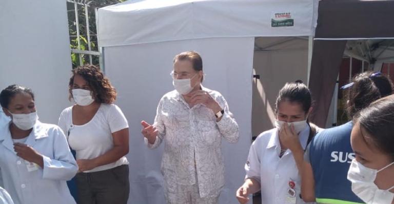 Silvio Santos recebe vacina contra Covid-19: ”Agradecendo a Deus”
