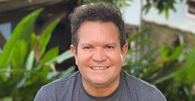 Aos 46 anos, Ximbinha surge sem camiseta e ostenta boa forma em clique raro: “Todo bonitão”