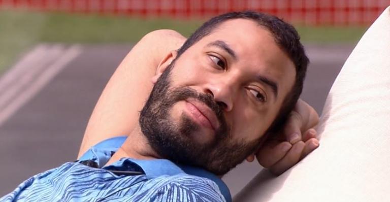 BBB21: Gilberto fala sobre momentos quentes com Lucas Penteado e lamenta saudades: ”Fiquei pensando nele”
