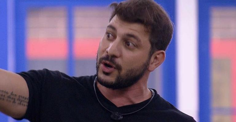 Mulher de Caio, do BBB21, mostra a filha desesperada com saudade do pai: “Chama o tempo todo”