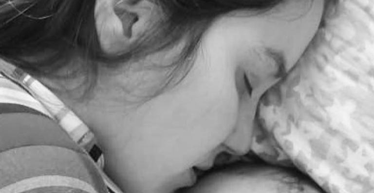 Nathalia Dill emociona ao publicar momento de comunhão com filha recém-nascida: “Flagrada”
