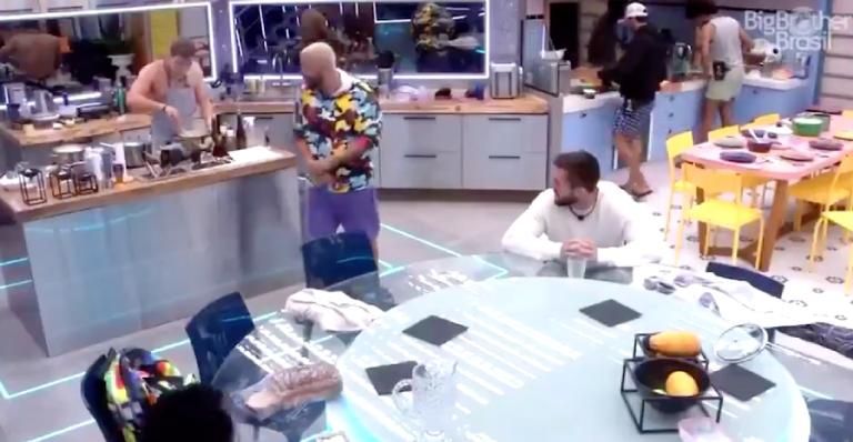 BBB21: Projota se recusa a experimentar estrogonofe de Caio: ”Mesma bosta”