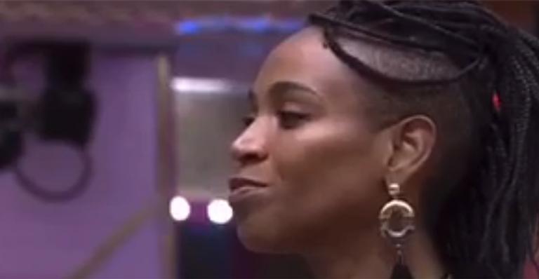 BBB21: Karol Conká revela que irmão teve medo que ela se queimasse ao participar do reality: “Boca pesada”