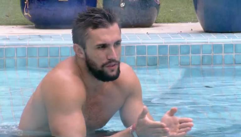 BBB21: Arthur revela para Gilberto arrependimento de não ter vetado Karol Conká: “Eu sei que errei”