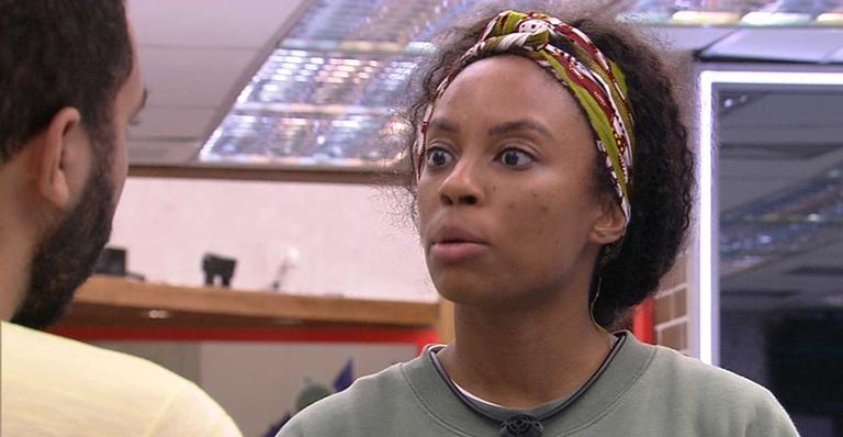BBB21: Lumena pressiona Gilberto e insinua que ele quer duas mulheres negras no paredão: “O que está por trás?”