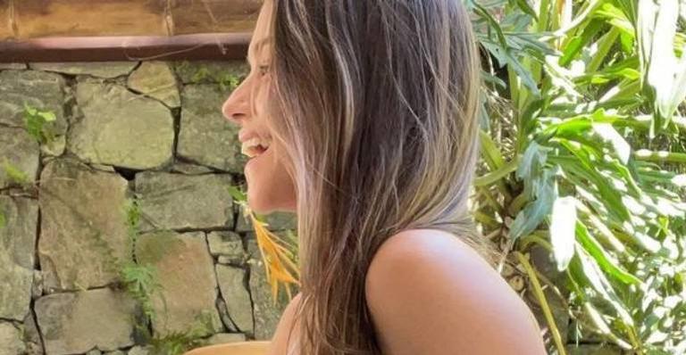 Só de biquíni, Thais Fersoza coloca o corpão para jogo e eleva a temperatura na web: “Valorize-se”