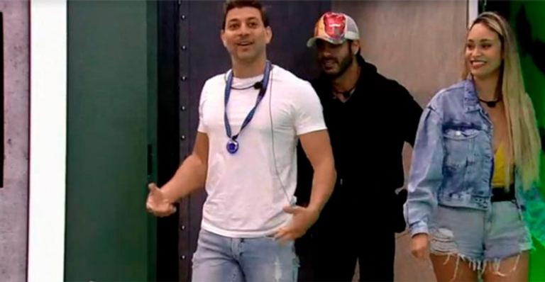 BBB21: Caio recebe informações externas de psicóloga no confessionário e fica no reality: “Está tudo bem”