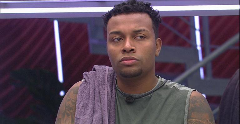 Mãe do filho de Nego Di solta os cachorros após rejeição ao humorista no BBB21: “Não estou com pena”
