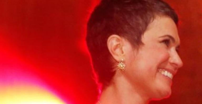 Sandra Annenberg troca olhares apaixonantes com o marido e faz declaração de amor: “Aqui ou qualquer lugar do mundo”