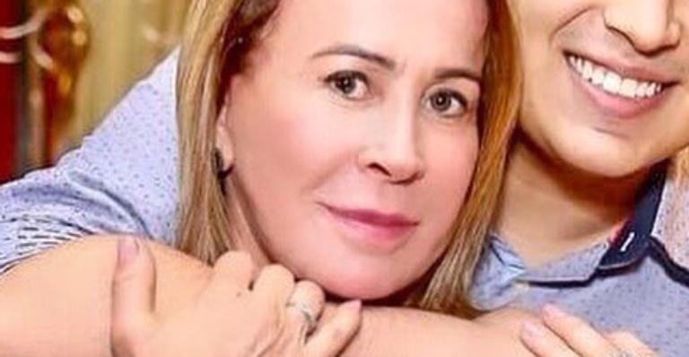 Zilu Camargo ganha presentão romântico do namorado e enche internautas de inveja: ”Que casal!”