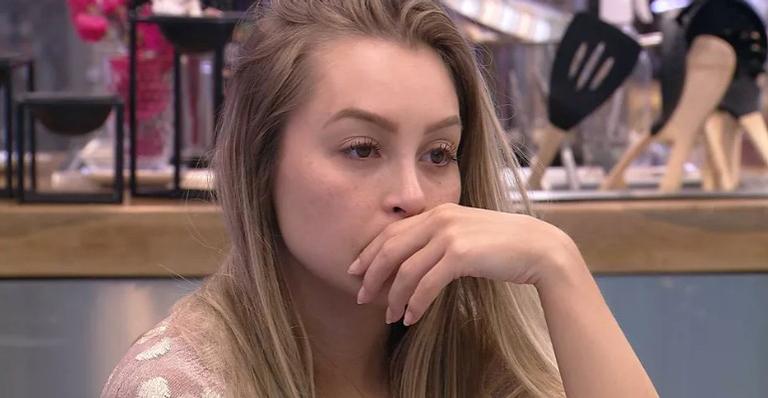 BBB21: Em conversa com Arthur, Carla Diaz diz que teme ser o próximo alvo da casa: “Meus corações caíram todos”
