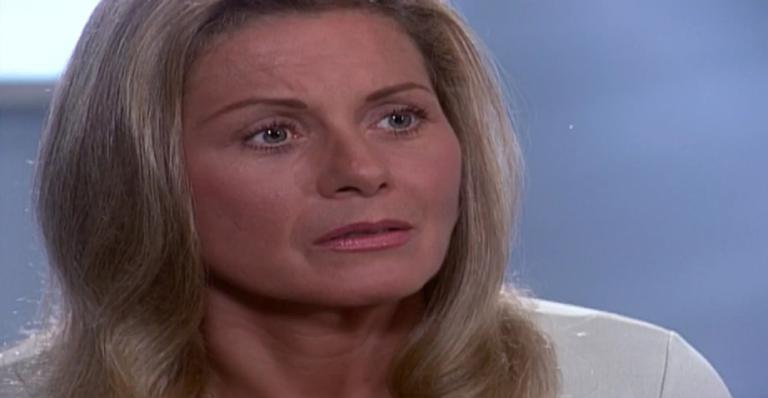Laços de Família: Helena revela que pai de Camilla está vivo