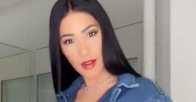 Ousada, Simaria dispensa sutiã e quase mostra demais com decote generoso: “Tão linda”