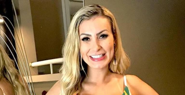 Após colocar silicone, Andressa Urach ostenta decote generoso e silhueta escultural: “Mamãe está de volta”