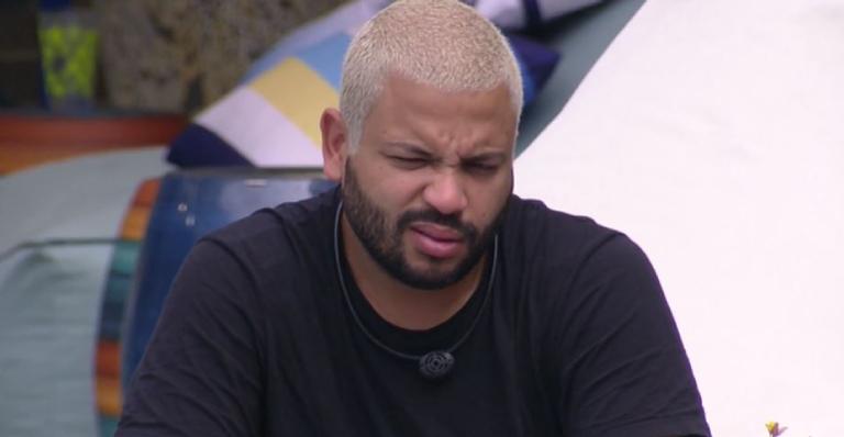 BBB21: Abatido, Projota desabafa com Arthur e alfineta brothers: ”Tô achando todo mundo chato”