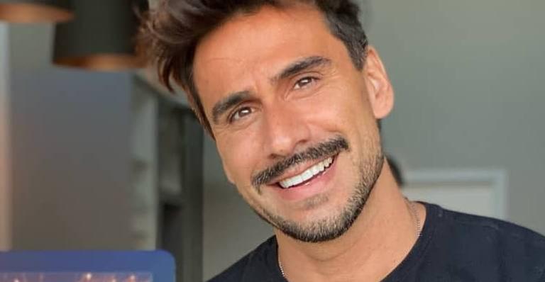 Com direito a peruca, Julio Rocha interpreta Ana Maria Braga e diverte a web: “Isso a Globo não mostra”