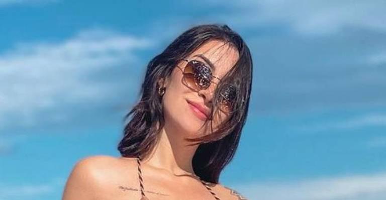 Ex-BBB Bianca Andrade posa só de biquíni e deixa barriguinha de 4 meses à mostra: “Mamãe mais linda”