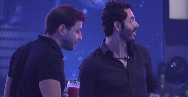 BBB21: Caio coloca as manguinhas de fora, detona participante e surpreende fãs: “Chato, cutuca a gente”