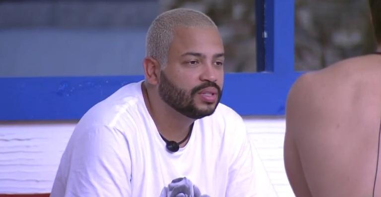 BBB21: Projota analisa postura de Gilberto e reconhece brother como jogador: “Se é adversário, vai ficar causando”