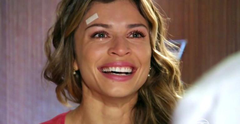 Flor do Caribe: Ester se emociona ao descobrir que espera mais um filho de Cassiano