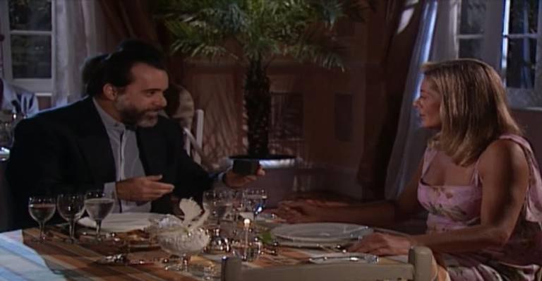 Laços de Família: Miguel fica desolado ao pedir Helena em casamento e levar um ‘não’