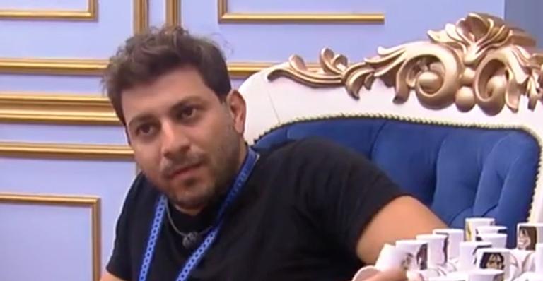 BBB21: Caio quebra o pé e mesmo tendo que ficar de fora das provas decide permanecer no reality: “Vai ser difícil”