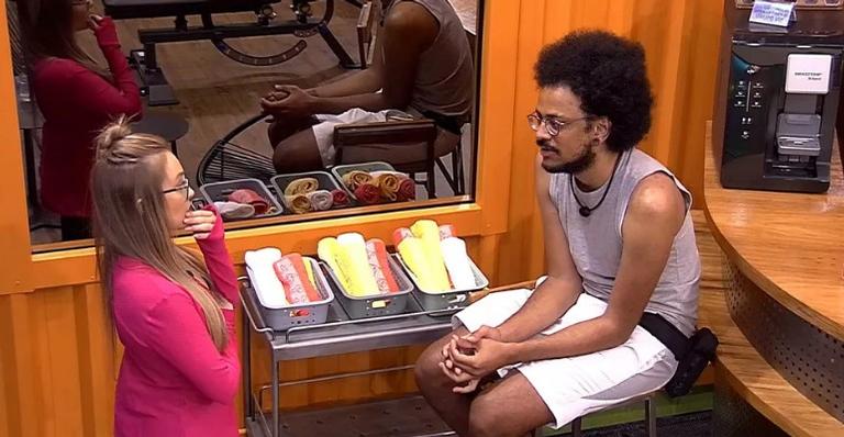 BBB21: Com medo, Carla Diaz afirma estar quase implorando ao Caio o colar de imunidade: “Vou conversar”