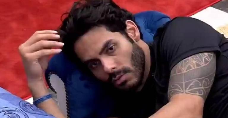 BBB21: Fora da casa, Lucas Penteado volta a ser atacado por Rodolffo: “Não escovava os dentes”