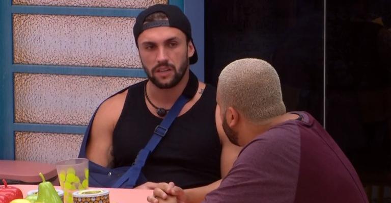 BBB21: Seria o fim? Arthur desabafa com Projota sobre Carla Diaz: “Se for para ficar fazendo mal, vida que segue”