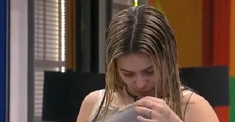 BBB21: Viih Tube rasga o mamilo durante a prova do líder e se assusta com aspecto: “Tá sagrando”