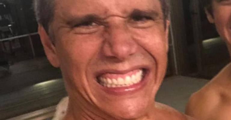 Marcio Garcia faz selfie pós-treino e barriga trincadíssima do filho rouba a cena: “Preciso de um tanquinho”