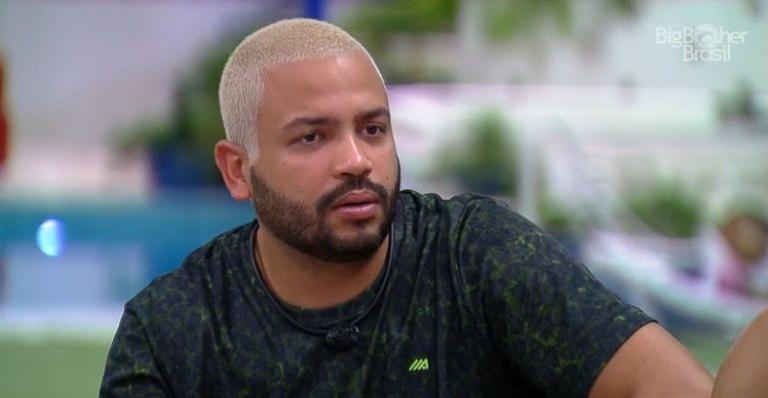 BBB21: Na xepa, Projota ameaça deixar reality caso não recebe mais comida: “Se passar fome”