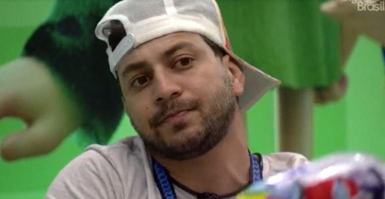 BBB21: Caio tem ataque de sinceridade e se posiciona a favor de Gilberto: ”O Arthur errou e não assumiu”