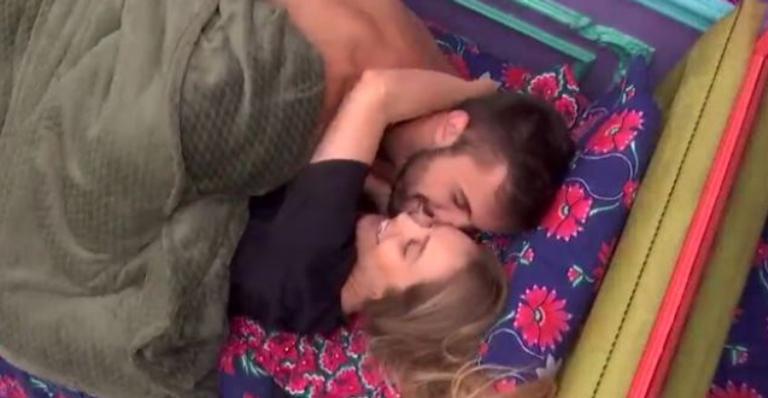 BBB21: Carla Diaz faz promessa picante para Arthur caso ele fique fora do paredão: ”Vai ter edredom”