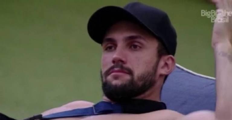 BBB21: Arthur alfineta discurso de Tiago Leifert e se compara a Lucas: “Quero ver falar de fair play”