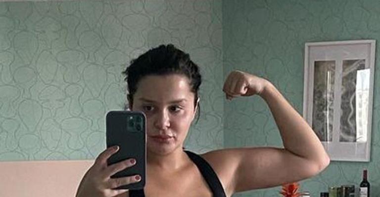 Sem filtros e edições, Maraisa posa após o treino e exibe corpo trincado ao secar 10kg: “Espetacular”