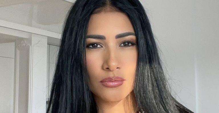 Poderosa, Simaria Mendes abusa da sensualidade com decote generoso: “A mais linda”