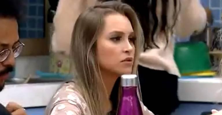 BBB21: Carla Diaz tem sintoma de Covid-19 e deixa internautas preocupados: “Será que ela pegou?”