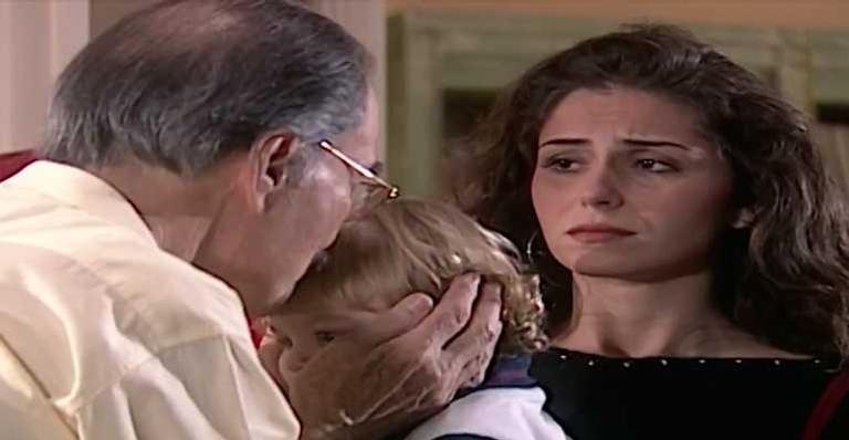 Laços de Família: Capitu fica arrasada ao ouvir sermão de Paschoal ao se mudar de casa